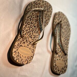 Havianas Flip Flops SIze 11/12W Cheetah Print